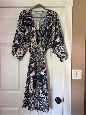 Final sale- nwt Trina Turk Navy & Cream Floral blue heron printWrap Midi Dress